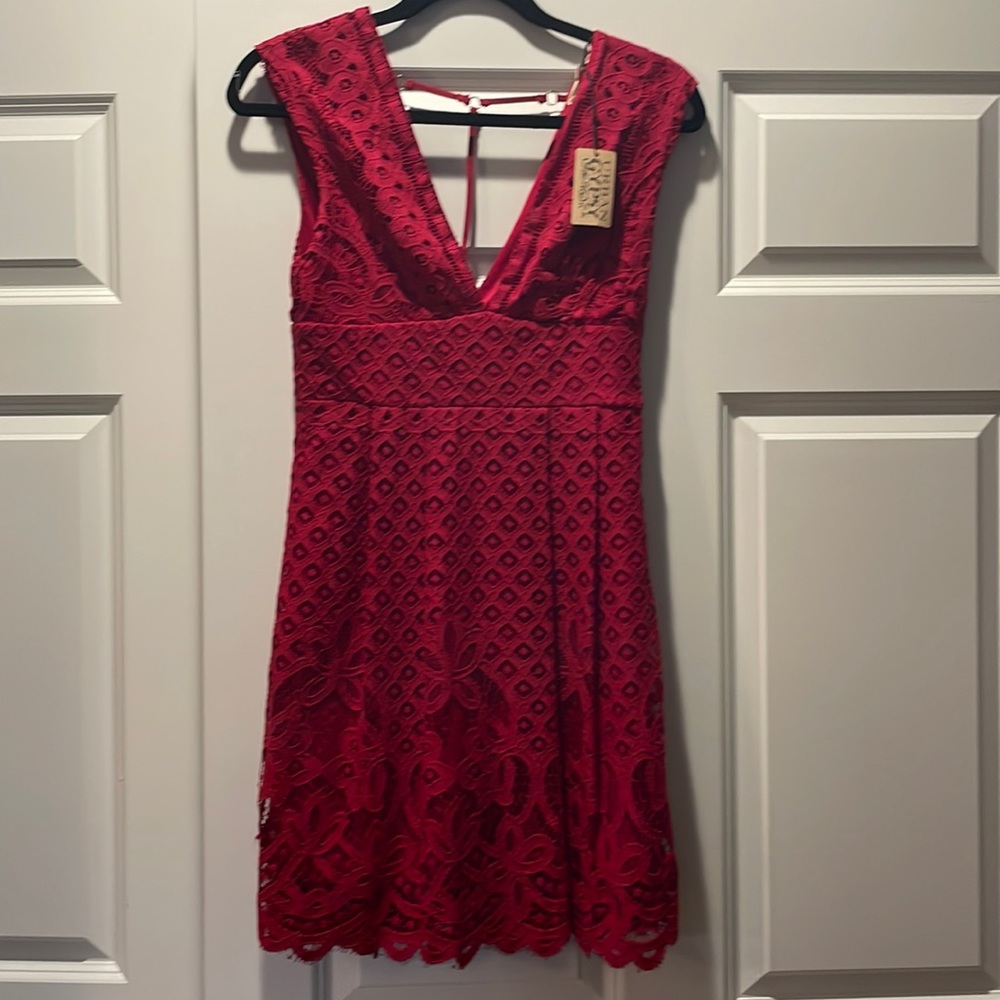 Tags on never worn lace garnet dress w V neckline front and back - size S